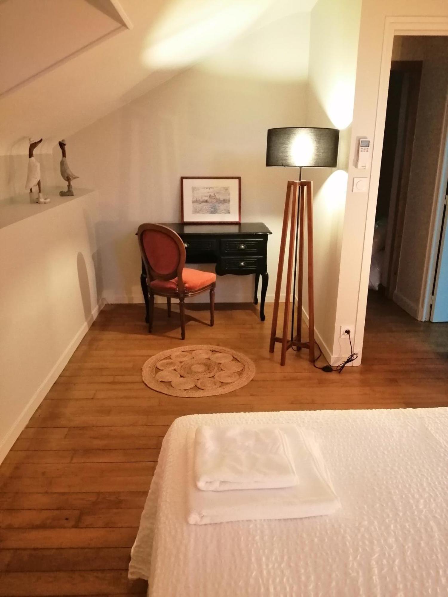 Gite Les Mareillauds - Piscine Salon エクステリア 写真