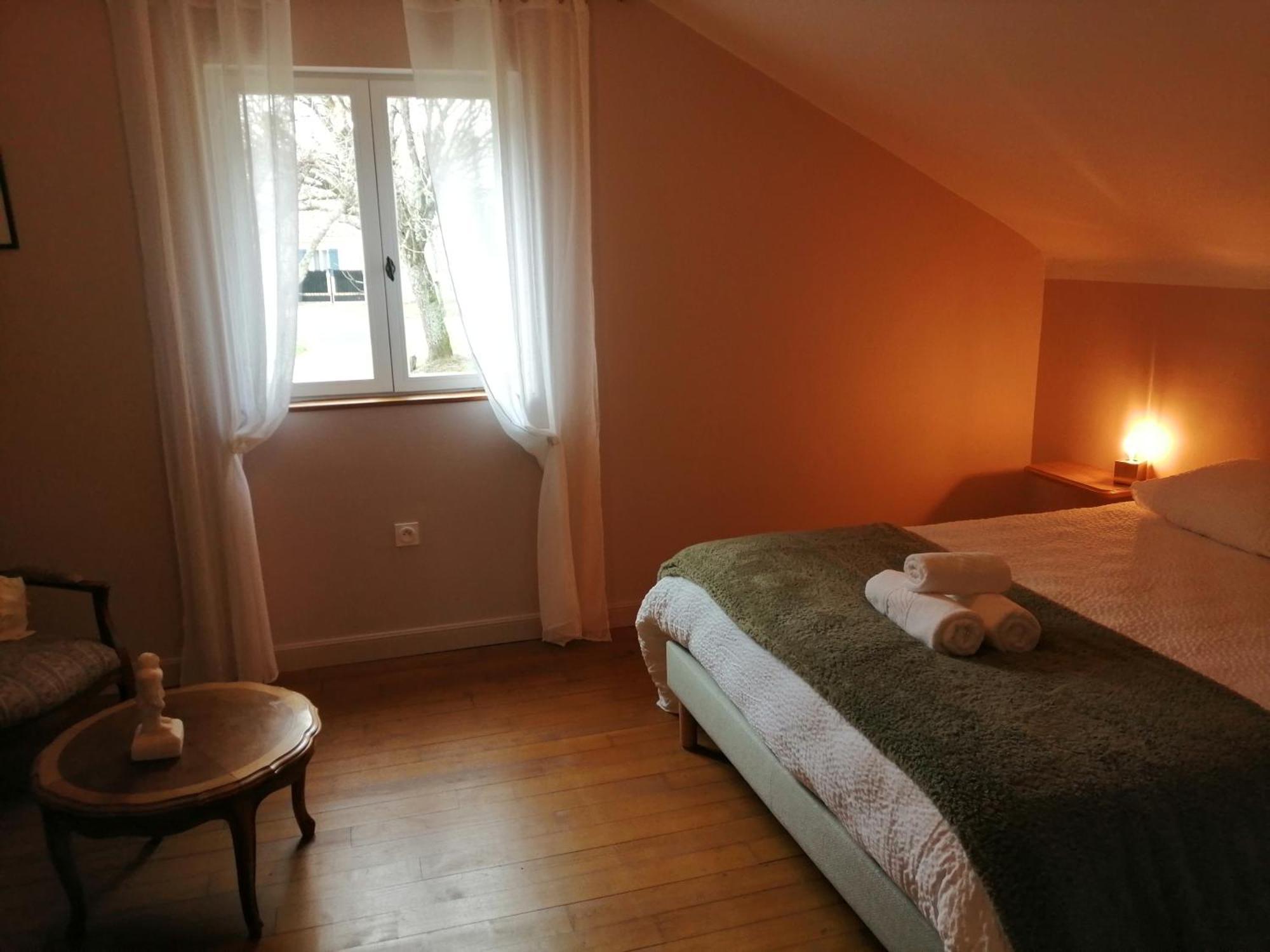 Gite Les Mareillauds - Piscine Salon エクステリア 写真